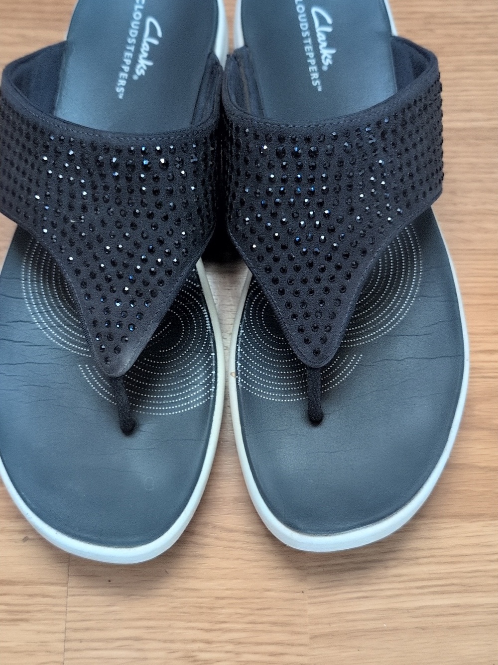 Clarks Navy Blue Size 10 Cloudsteppers Beaded Thong Sandals